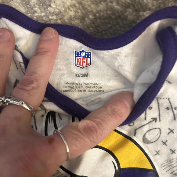 NFL Infant Minnesota Vikings Onesie 0-3 Months - Picture 2 of 3